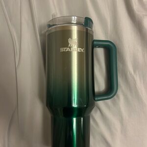 Green/Silver Ombré Stanley H2.0 Flowstate Tumbler! 40 oz! $30 OBO!